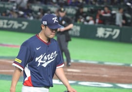 [Chụp ảnh] Kim Young-gyu lắc đầu thất bại ở cuối hiệp thứ 7 khi để thủng lưới 3 điểm