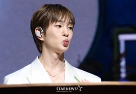 温流，今天（8日）为纪念迷你5辑《TOUGH LOVE》的发售，弹窗开启