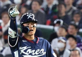 金周元感动的感想是"因为球迷们的热情助威，完全没有客场比赛的感觉→手指状态OK"