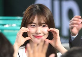 [相片儿] 台湾活跃的啦啦队队长李多惠