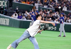 [Photo] "Seung-gu, you're the winning fairy!' NCT JOHNNY