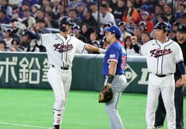 [Chụp ảnh] Kim Joo Won, cú đánh trúng bóng đầu tiên của Hàn Quốc