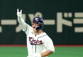 [Фото] Ким До Ён, инверсия в конце 6-го иннинга 1-2.