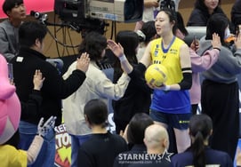 "Успех атаки в команде номер один" Егор Ян Хё Джин, завершивший карьеру, не смог выиграть последний домашний матч... Hyundai Engineering & Construction проиграла со счетом 1:3 Сбербанку Пеппер [Обзор сайта в Сувоне]