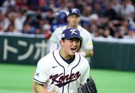 [相片儿] "第9回合初无失分投球"的高禹锡