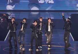 Rise's live confidence..Opening of the First World Tour Finale with Hand Mic [the star scene]
