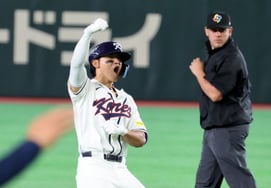 [フォト] キム・ドヨンの同点二塁打「もう一つだけ！'