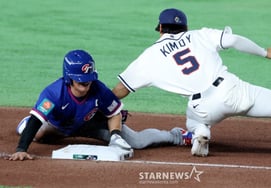 [フォト] '10回裏の代走チョン・ジェシエン '3塁でセーフになり決勝点まで'