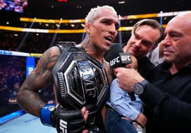 『男らしいね？』？勝ってもブーイングを受けたオリベイラが、ハロウェイを破り、4代目UFC BMFチャンピオンに輝いた