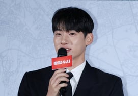 《终极搜查》郑佳蓝，和裴成宇时隔6年重返银幕"很依赖你"