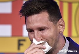 '衝撃' メッシ 'バルセロナ復帰失敗' の真相、耐えられない暴露 "ある人がずっと嘘をついている"