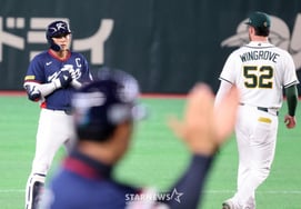 [フォト] 祈りで感謝 '3回表 1打点 2塁打' イ・ジョンフ