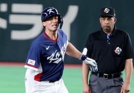 [一度にスッ] 'ほぼ叫ぶ' 8回表代打2塁打でチャンスを作ったウィトコム