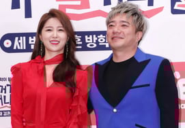 'イ·ウンビ♥' ペ·ギソン、8日連続で夫婦関係中に聴力異常「耳が聞こえない..突発性難聴 [スター・イシュー]