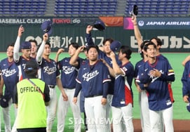 [相片儿] "向应援的粉丝们致以最后的问候" 棒球队