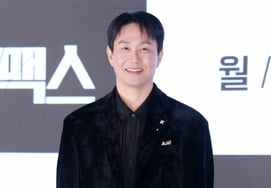 Oh Jung Se 49 tuổi đóng vai mẹ của Cha Joo Young 14 tuổiMình đã hát bài 'Mommommom' đó."