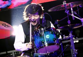 ドラゴンポニーのコ・ガンフン「爆発的なビート」 [★写真]