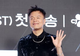 国務を担うパク・ジニョン、JYPの社内取締役を辞任 [公式見解]