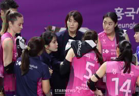 [Фото] Режиссер Ёсихара 'Я же не собираюсь проиграть'