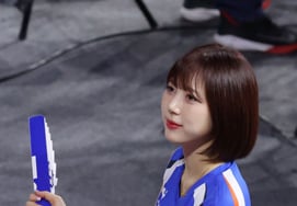 [Chụp ảnh] "Lee Geum Ju: Vẻ đẹp huyền ảo của Cheerleader trường đại học quốc gia."