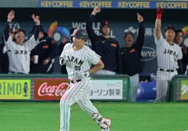 大谷が欠場すると『打率0.143』の日本ホームラン王が誕生した！ 満塁ホームランが炸裂→8回に9点の大爆発、日本は「4戦全勝でベスト8進出」 [WBC]