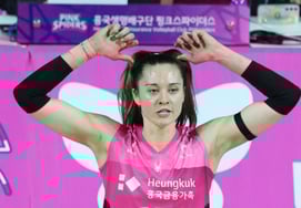 [Bハインド★] 興国生命、4連続春バレーボールが確定！ レベッカとピッチのツインフォワード、運命の5セットでIBKを制圧