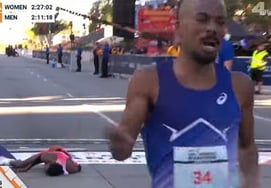 '大惨事' マラソン中にコースを誤って案内し、ゴール直前で1位が入れ替わった 「ケニア選手の怒りが爆発…」 運営寸劇