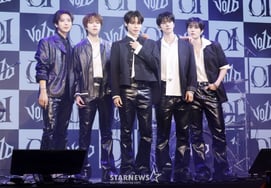 Boyd debuts as a handsome boy band [★ Photo]