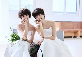 ユソン、中学生の娘とウェディングドレスのフォトブックを公開..'魚の形をした美しい顔'に同僚の女優も「とても美しい」と感嘆 [スター・イシュー]