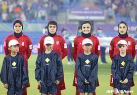 "我的女儿，回到伊朗就死定了"没有听到母亲的警告 推翻流亡的伊朗女选手回国，"泄露队友的位置"