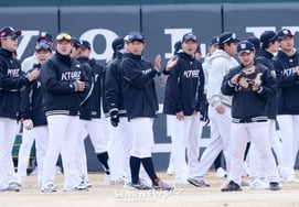 [相片儿] KT WIZ"冷也很高兴棒球"