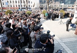 《与王一起生活的男人》观众突破1200万人次 [★照片]