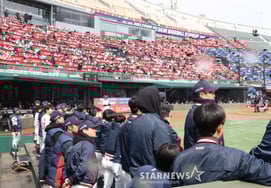 [Фото] Пак Се Ун 'Может быть, это не клуб Лотте, занимающий первое место в популярности'