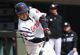 [Chụp ảnh] Han Dong Hee bị bắt rồi."'