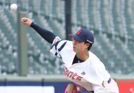 [フォト] パク・ジョンミンの『鋭いピッチング』