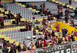 Fan hâm mộ FC Seoul bất ngờ tưởng nhớ nạn nhân của trận động đất lớn ở phía đông Nhật Bản