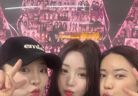 'Возвращение в 20-ю годовщину Си, Нам Гю Ри, Ким Ён Чжи и И Борам и 'Shot Хун'"Давай встретимся с трогательным лицом."