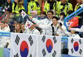 [相片儿] 文化体育观光部长官崔辉英为冬季残奥会轮椅冰壶助威