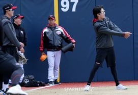 [相片儿] 林灿奎的'甘愿成为击球手'