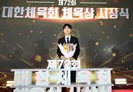 'シーズン11冠' バドミントンのキム・ウォンホ、韓国体育会の体育大賞を受賞