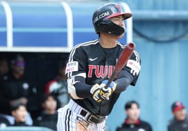 Ngoài Lee Jae Won và Chun Sung Ho ra còn có 'Nữa' vũ khí bí mật của LG! Huấn luyện viên Mo Chang Min cũng kỳ vọng vào việc thay đổi góc độ đánh bóng"