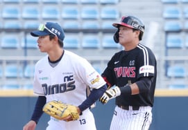 [フォト] チョン・ソンホ「満塁のチャンスを逃すわけにはいかない」