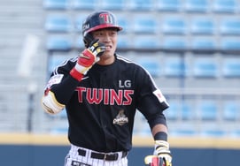 [フォト] チョン・ソンホ「水を得た打撃感」