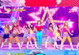 Yena làm MC tiến hóaChoi Ye Na bùng nổ aegyo với 'Catch Catch'