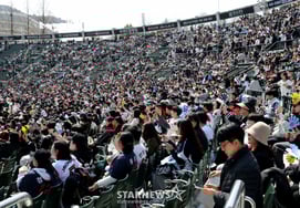 [Chụp ảnh] 'Rất vui được gặp anh, bóng chày' Sân vận động Sajiksa chật kín