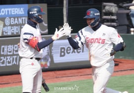 [フォト] ソン・ホヨン「6回逆転ソロホームラン」