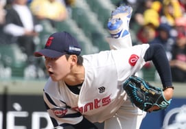 [Фото] Пак Джун У «Искусство подачи»