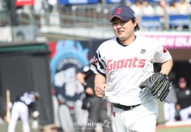 [フォト] チョン・チョルウォン「拳を握りしめ、笑顔が満開」