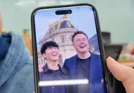 "盲人"金韩松和埃隆·马斯克搭肩=AI合成...解释选定临床试验的谣言，"没有见过面"