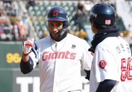 [相片儿] 雷耶斯 'Victory Sign'